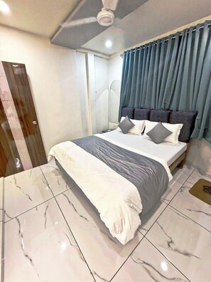 Deluxe Room | Bathroom | Shower, rainfall showerhead - Hotel Shyam Inn (Ahmedabad)