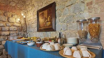 Tägliches inbegriffenes kontinentales Frühstück