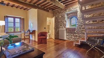 Classic Double Room | Minibar, laptop workspace, free WiFi, bed sheets