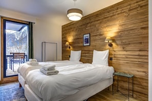 2 bedrooms, iron/ironing board, travel cot, free WiFi