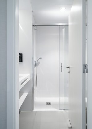 One-Bedroom Apartment, Private Terrace | Bathroom - Limehome Lisbon Defensores de Chaves (Lisbon)