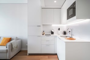 One-Bedroom Comfort Apt. with Sofa Bed | Private kitchen | Fridge, microwave, stovetop, espresso maker - Limehome Lisbon Saldanha (Lisbon)