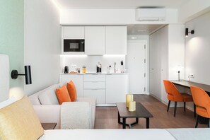 Studio with Sofa Bed | Private kitchen | Fridge, microwave, stovetop, espresso maker - Limehome Lisbon Saldanha (Lisbon)