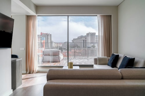 Limehome Lisbon Defensores de Chaves