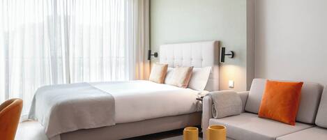 1 bedroom, individually decorated, individually furnished, desk