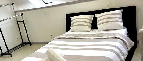 1 chambre, fer et planche à repasser, Wi-Fi gratuit, draps fournis