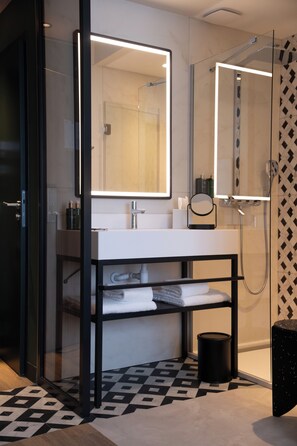 Superior Room | Bathroom | Free toiletries, hair dryer, towels, soap - Hotel & Spa Oceania Lille Les Augustins  (Lille)