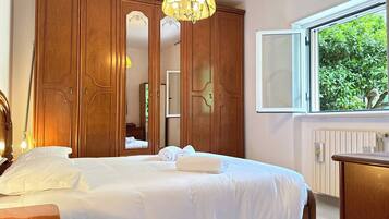 2 chambres, fer et planche à repasser, Wi-Fi gratuit, draps fournis