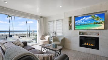 Smart TV, fireplace