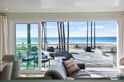 Beachfront | Rooftop Deck | Ocean Views | Walk to Pier, Surf & Dining!