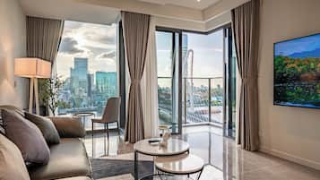 Presidential Suite, 3 Bedrooms, Club Lounge Access, City View | 3 bedrooms, premium bedding, down comforters, Select Comfort beds