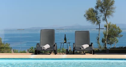 Villa with spectacular oceanfront views, wonderful sunsets!