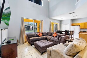 TV connectée, jeux vidéo, baby-foot, livres