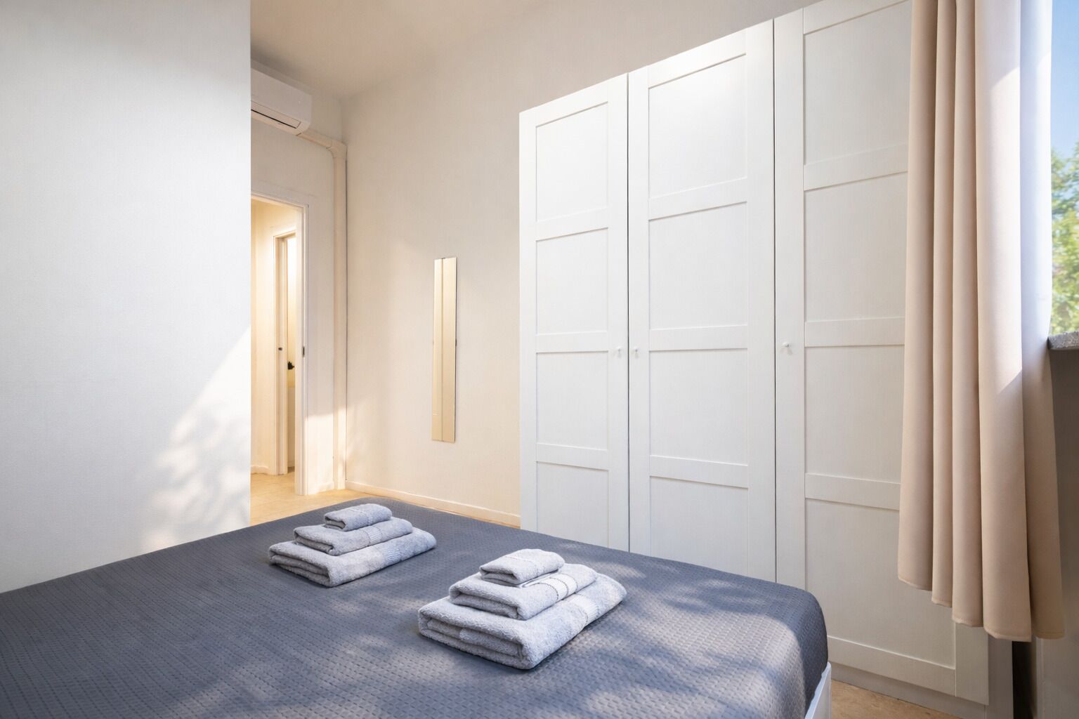 2 Schlafzimmer, Zimmersafe, Schreibtisch, Bügeleisen/Bügelbrett