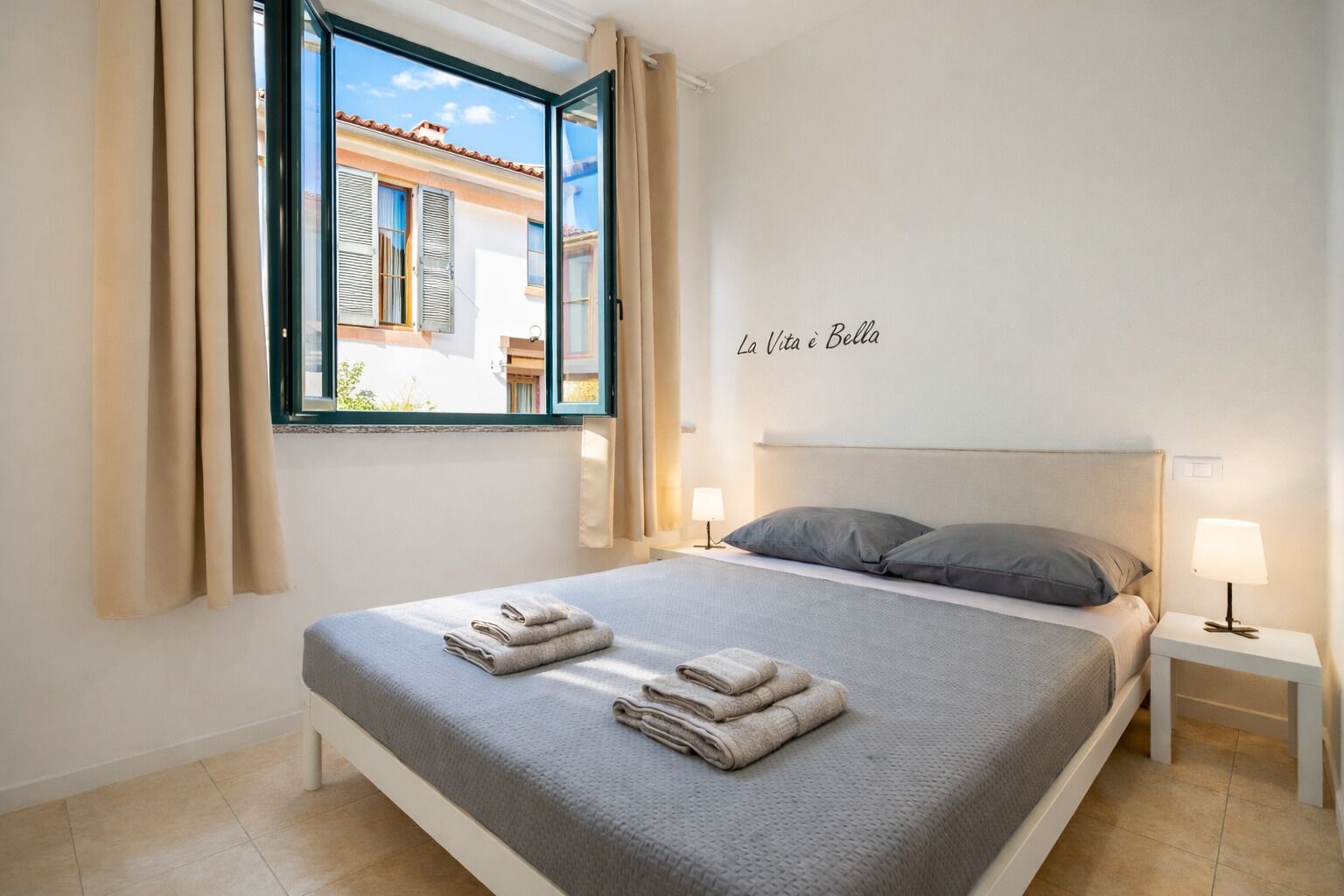 2 Schlafzimmer, Zimmersafe, Schreibtisch, Bügeleisen/Bügelbrett