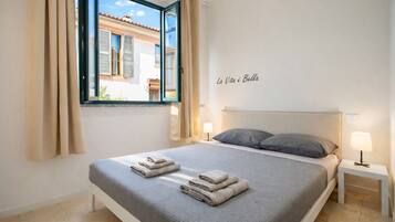 2 Schlafzimmer, Zimmersafe, Schreibtisch, BĂŒgeleisen/BĂŒgelbrett