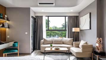 Grand Suite, Multiple Beds, Pool Access, Pool View | City view