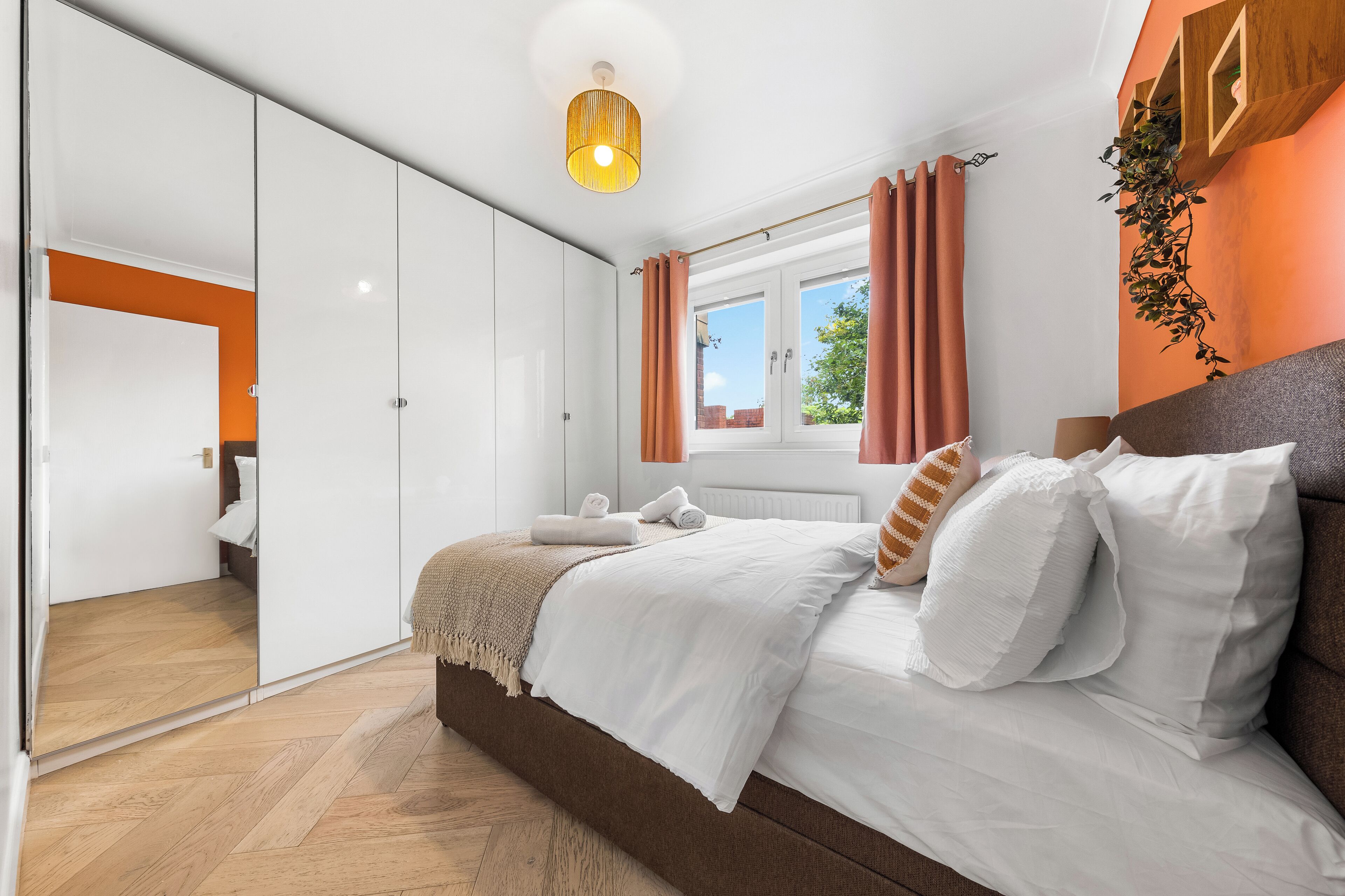 2 dormitorios, tabla de planchar con plancha, wifi y ropa de cama