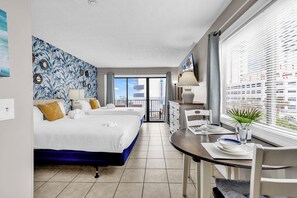 Kondominium Khas, 2 kamar tidur, Bebas Asap Rokok, pemandangan laut sebagian | 2 kamar tidur dan didekorasi berbeda-beda