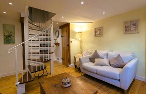 Smart TV, fireplace - Family/pet friendly stone cottage, own parking & EV charger -Buttercup (Chipping Norton)