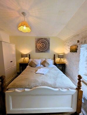 2 bedrooms, desk, free WiFi, bed sheets - Family/pet friendly stone cottage, own parking & EV charger -Buttercup (Chipping Norton)