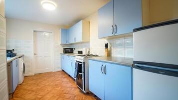 ํ์ฐ์ค | ์ ์ฉ ์ฃผ๋ฐฉ | ๋์ฅ๊ณ , ์ ์๋ ์ธ์ง, ์ค๋ธ, ์ฟกํ