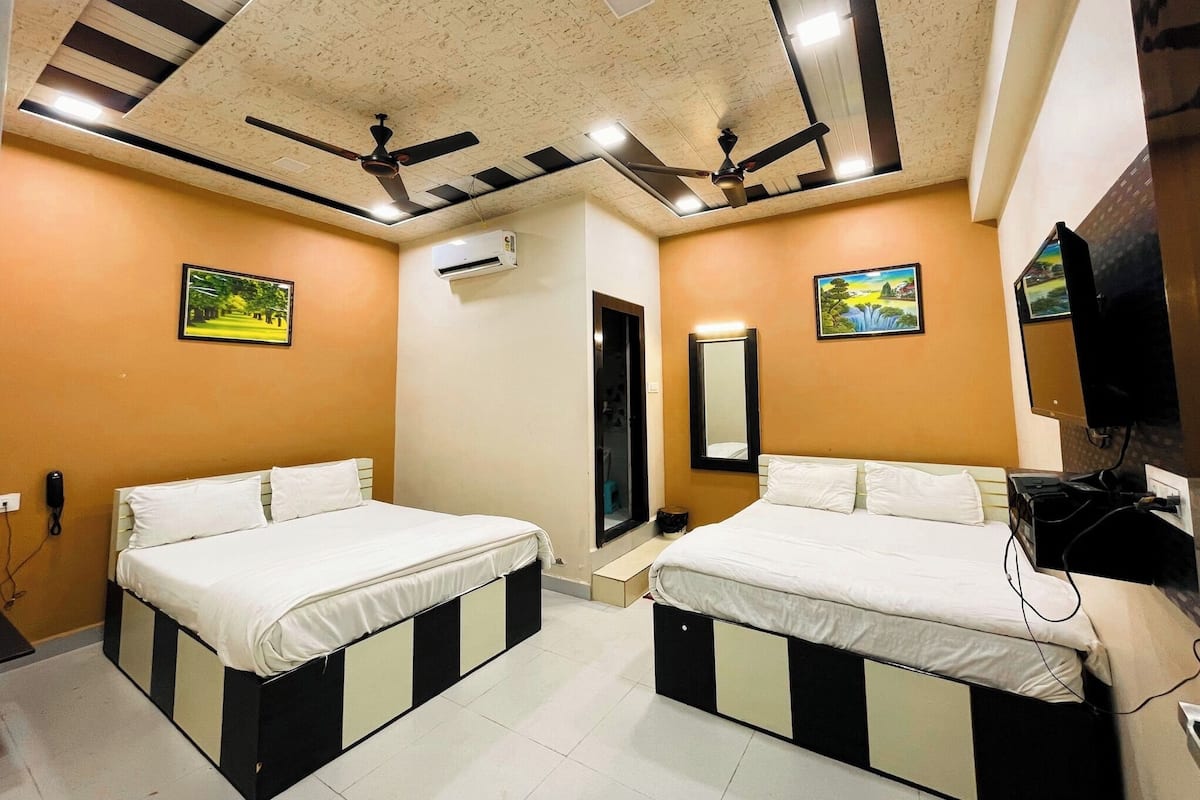 Family Room | Soundproofing, free WiFi, bed sheets