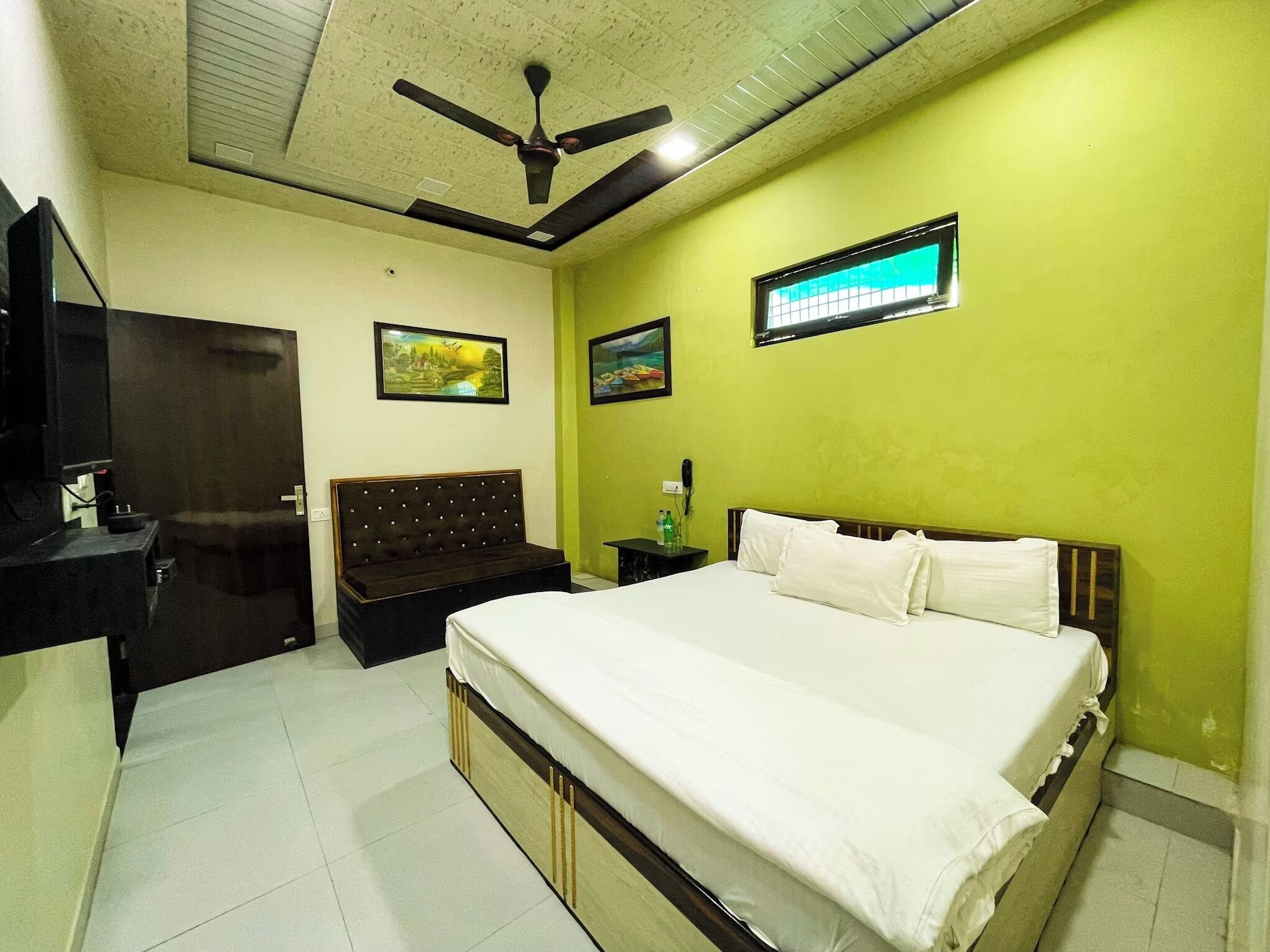 Super Deluxe Room | Soundproofing, free WiFi, bed sheets