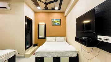 Soundproofing, free WiFi, bed sheets