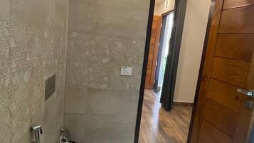 Executive Double or Twin Room | Bathroom | Shower, slippers, towels, soap