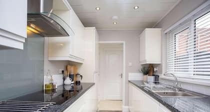 Vacant Nests - The Melrose | Beach | Free Parking