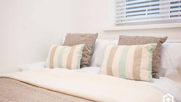 3 bedrooms, desk, iron/ironing board, free WiFi