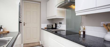 Fridge, microwave, stovetop, coffee/tea maker