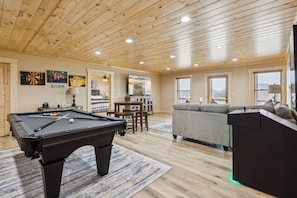 Smart TV, fireplace - Luxury Cabin w/ King Beds, Ensuite Baths, Game Room, Fire Pit, Hot Tub (Sevierville)