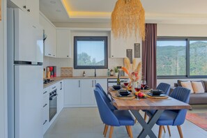 Fridge, oven, dishwasher, coffee/tea maker - A villa with panoramic views in the middle of nature in a village close to Kaş (Antalya)