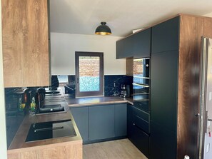 Micro-ondes, four, plaque de cuisson, lave-vaisselle