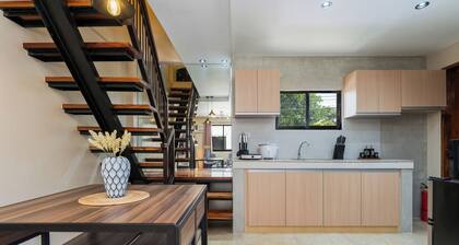 Entire Townhome 3BR & 3BA Best for Groups with Parking, Washer, WiFi and Netflix