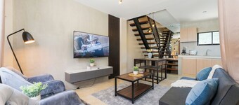 Entire Townhome 3BR & 3BA Best for Groups with Parking, Washer, WiFi and Netflix