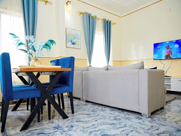 Apartment, 2 Bedrooms, Balcony, City View | Living room