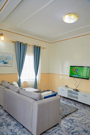 Apartment, 2 Bedrooms, Balcony, City View | Living room
