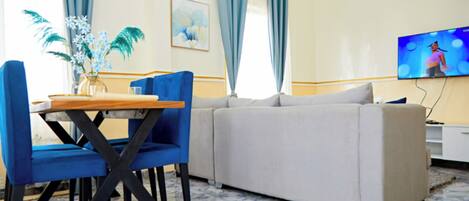 Apartment, 2 Bedrooms, Balcony, City View | Living room