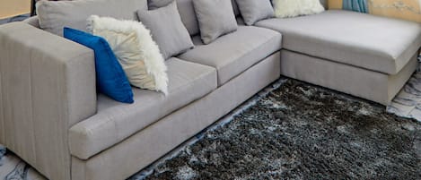 Apartment, 2 Schlafzimmer, Balkon, Stadtblick | Wohnzimmer