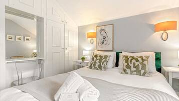 2 bedrooms, iron/ironing board, free WiFi, bed sheets