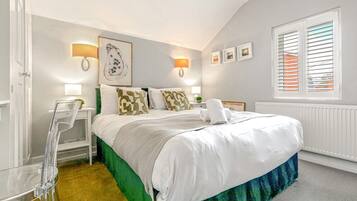 2 bedrooms, iron/ironing board, WiFi (free), bed sheets