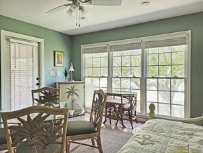 4 bedrooms, iron/ironing board, free WiFi, bed sheets - Second Row Beach House across from Beach Access, Screened Porch, Dog Friendly (Pawleys Island)