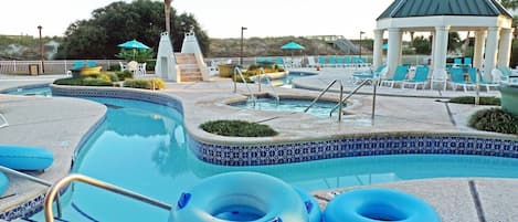 Piscina coberta i piscina a l'aire lliure
