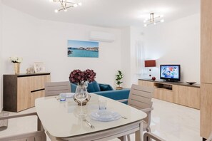 Interior - Escape to our cozy studio apartment in the heart of Mellieha, Malta. Located just moments from the city centre, this tranquil retreat offers convenience and serenity - perfect for couples or families. (Il-Mellieħa)
