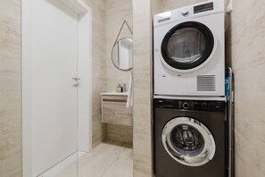 Interior - Escape to our cozy studio apartment in the heart of Mellieha, Malta. Located just moments from the city centre, this tranquil retreat offers convenience and serenity - perfect for couples or families. (Il-Mellieħa)