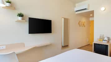 Standard Double Room | In-room safe, desk, laptop workspace, iron/ironing board
