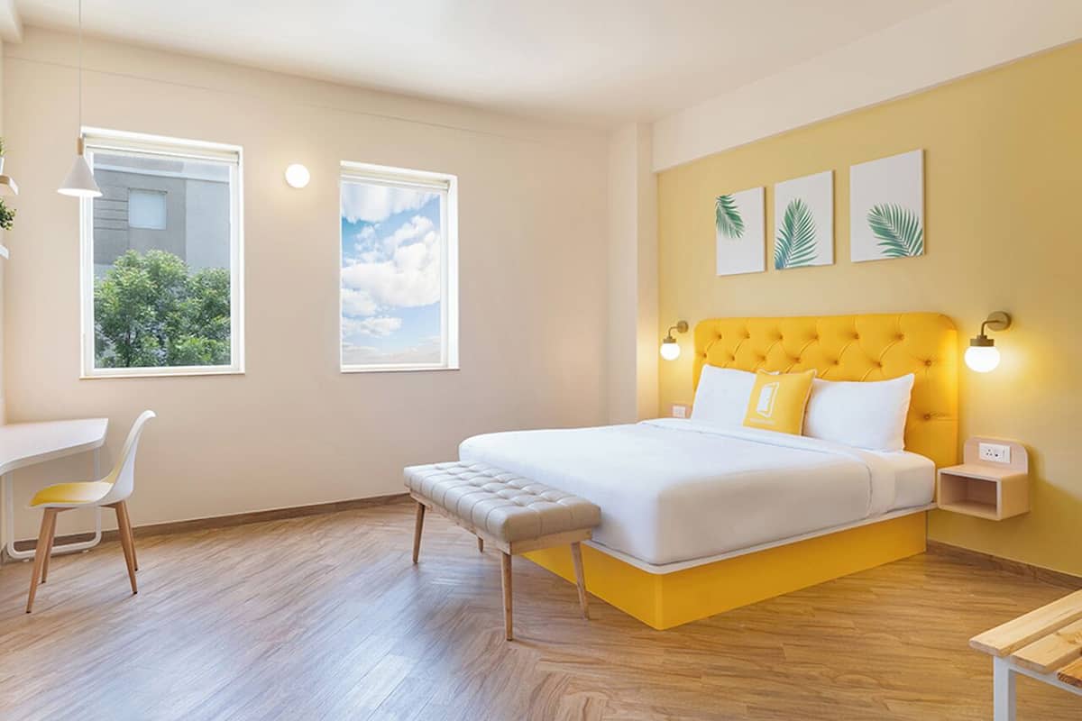 Studio King | Coffre-fort, bureau, espace de travail pour ordinateurs portables